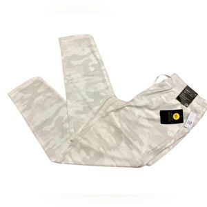 Gap Runaround Recycled  Fabric Tapered Leg Pant In White Camo Print Sz S NWT